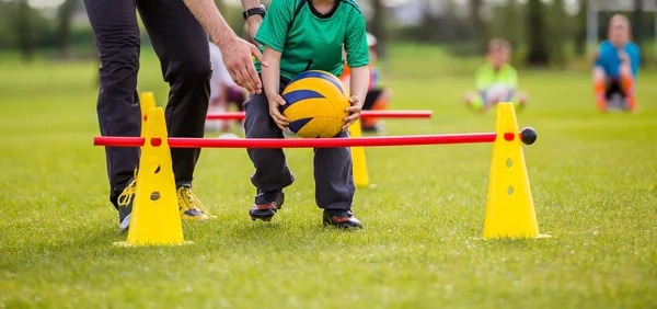 欧冠杯16强首回合｜ 7比1狂胜埃因霍温 枪手创欧冠客场进球纪录